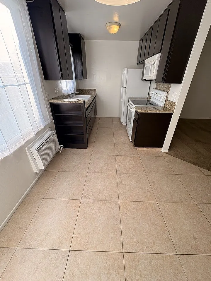 1 bed, 650 sqft, $1,800 — Photo 3