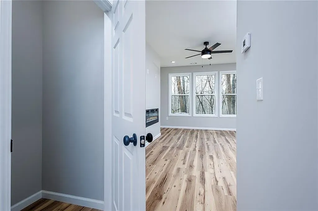 3 bed, 2.5 bath, 1400 sqft, $2,450 — Photo 3