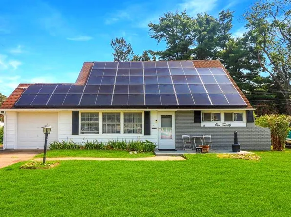 120 Vermont Ln, Levittown, PA 19054