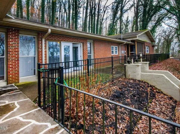 833 E Cumberland Dr, Louisville, TN 37777