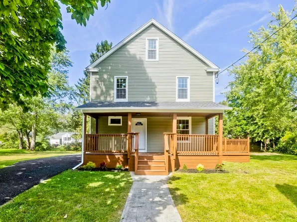 7 Lawndale St, Easthampton, MA 01027