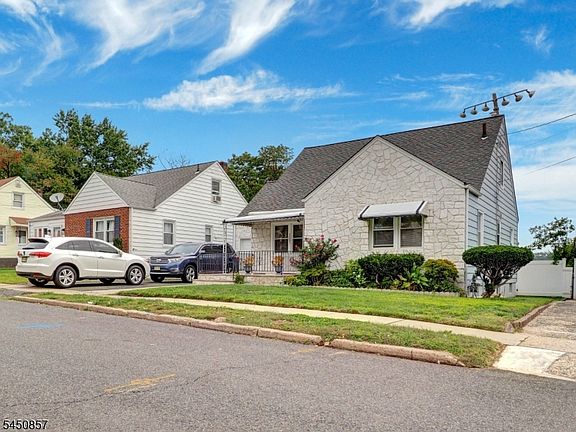 4th image of 1065 Voorhees St