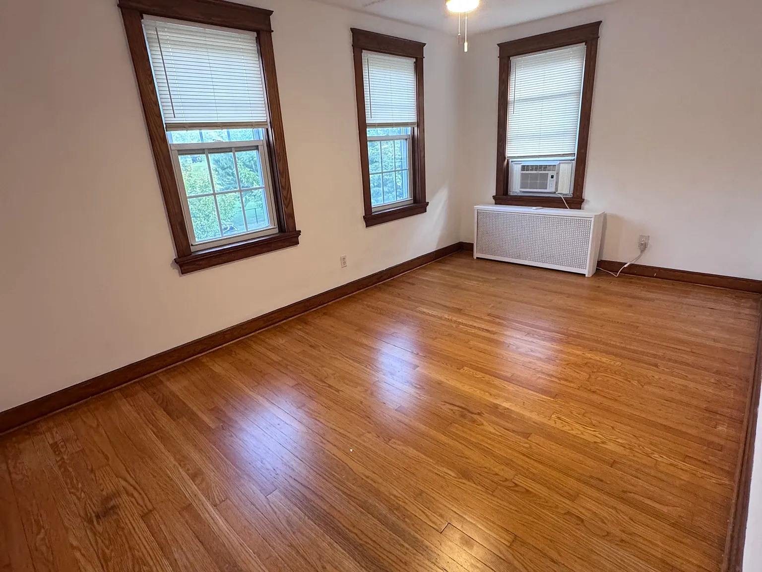 1 bed, 750 sqft, $1,600 — Photo 2