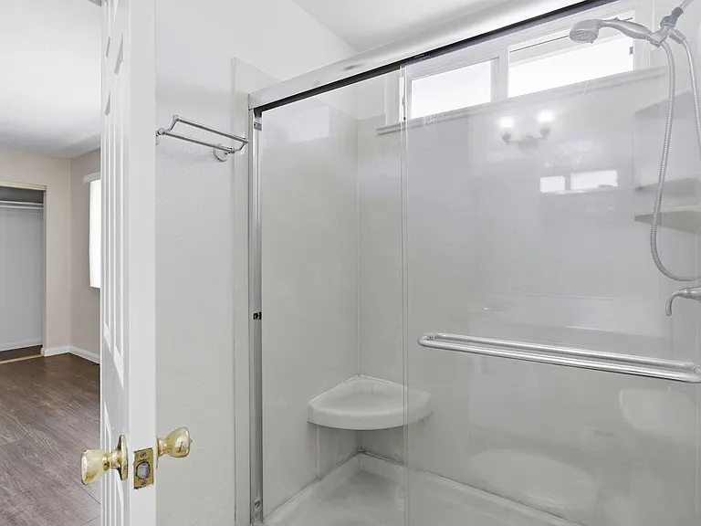 663 Albion Dr — Photo 32