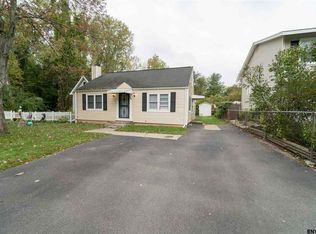 28 Ayre Dr, Albany, NY 12203