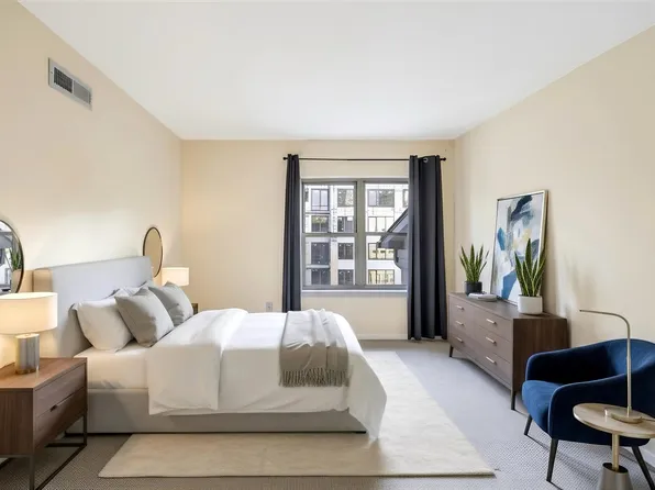 26 Avenue At Port Imperial image 10 of 26