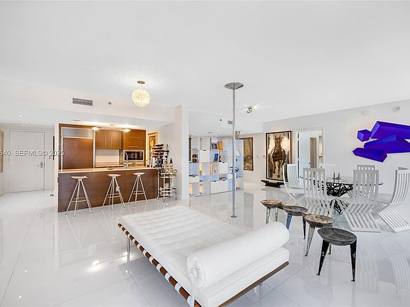3rd image of 475 Brickell Ave #712-714