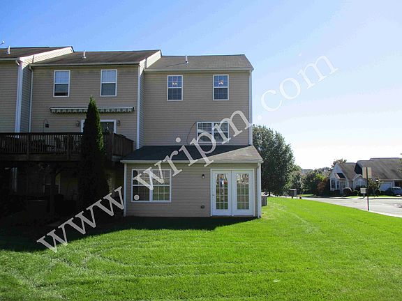 2nd image of 401 Dogwood St
