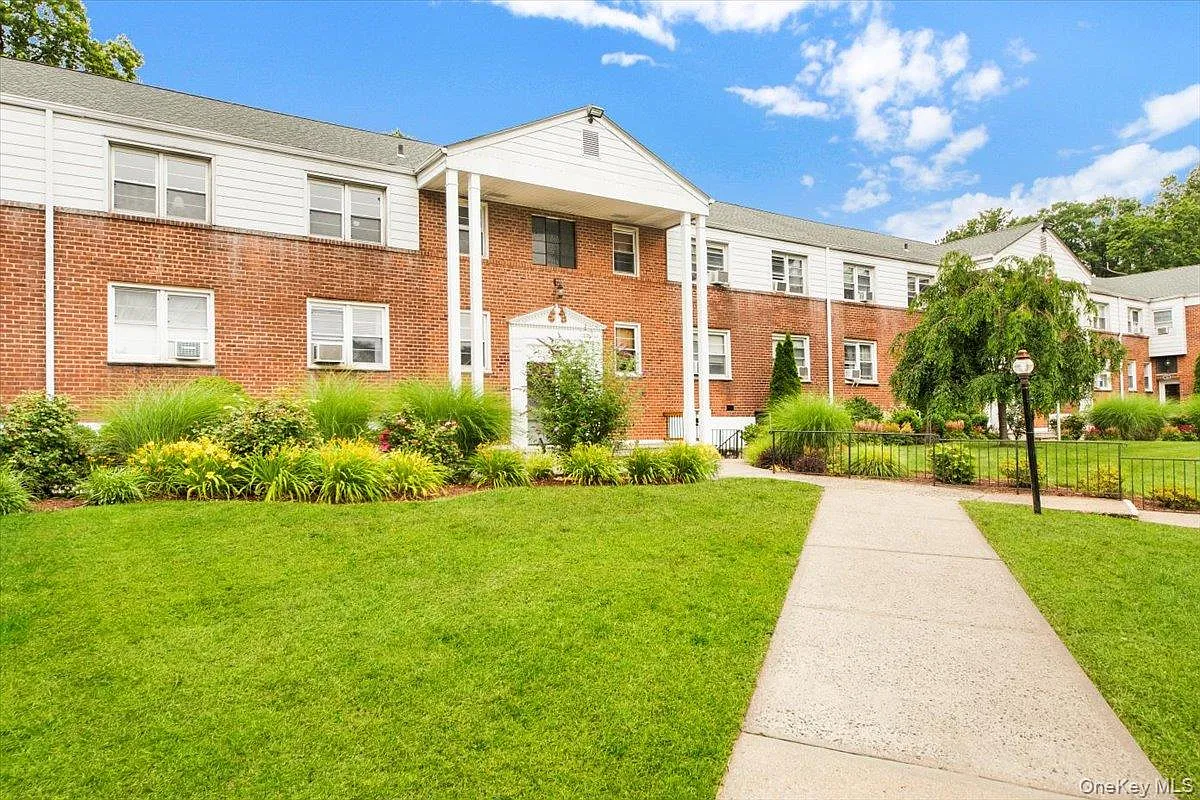 1 bed, 1.0 bath, 725 sqft, $2,400 — Photo 1