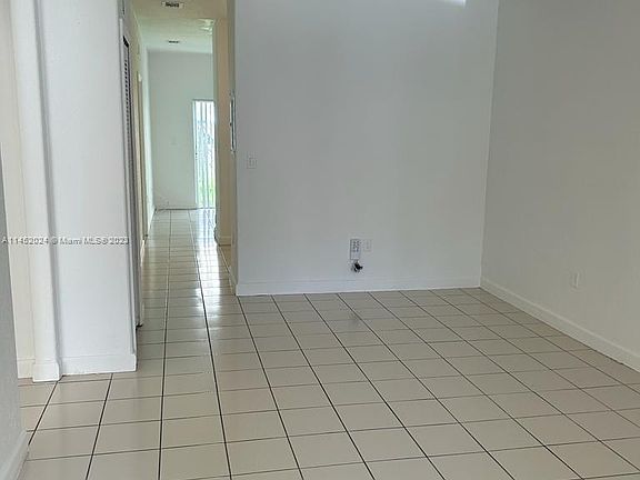 3rd image of 1535 SE 26th St Unit 102