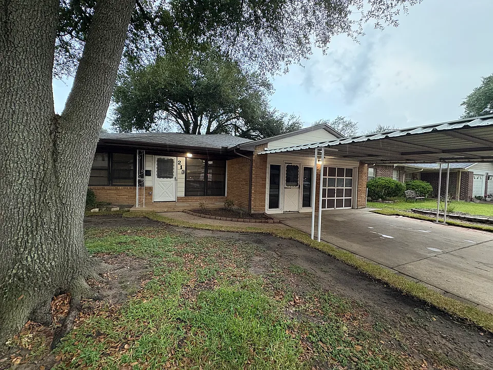213 Maxie St