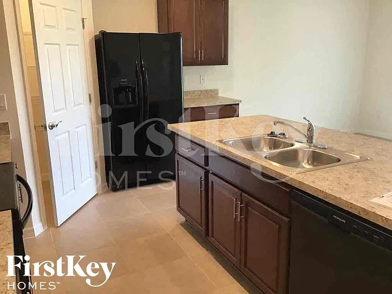 2018 SW 19th Pl — Photo 6