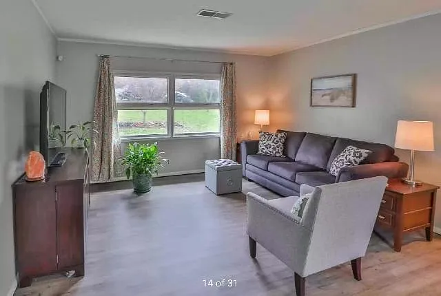 7807 Westacres Dr — Photo 2