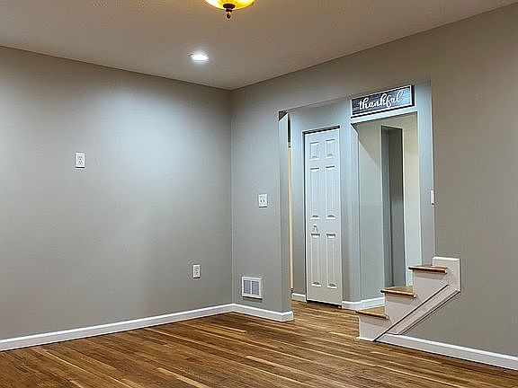 4th image of 7416 Ira Ave