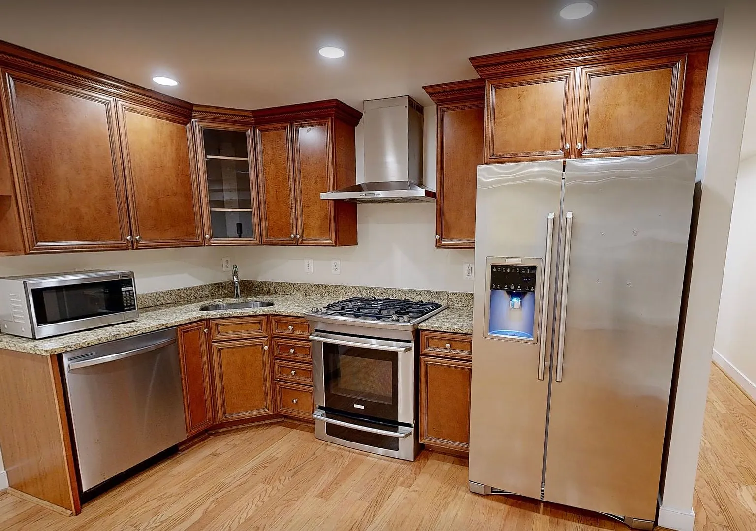 Updated 2 + 2 Condo In Columbia Heights — Photo 1