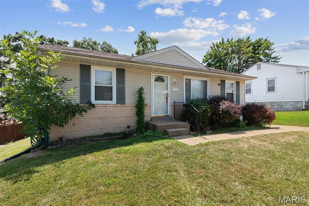 11022 Pine Forest Dr, Saint Louis, MO 63126 | Zillow