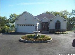 98 Wyckoff Rd, Eatontown, NJ 07724