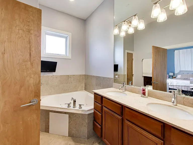 2342 W North Ave #401 — Photo 13