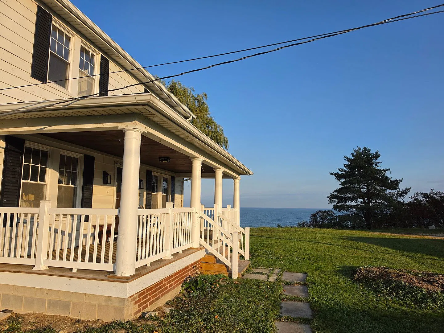 Lake Front 3 Bed 2.5 Bath Rental by GOTL! — Photo 2
