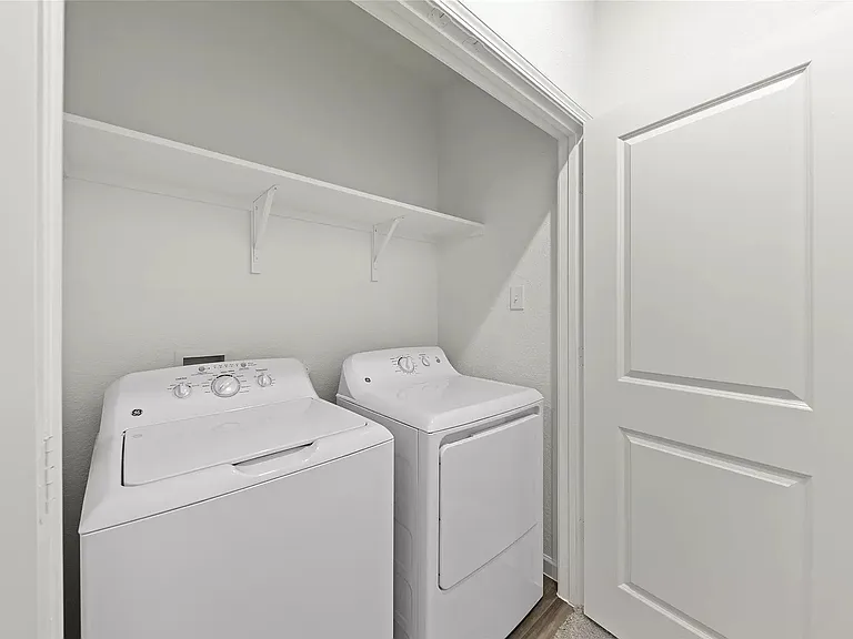 Washer / Dryer Included