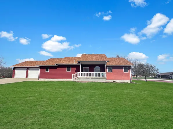 2749 Garnet Ave, Slayton, MN 56172