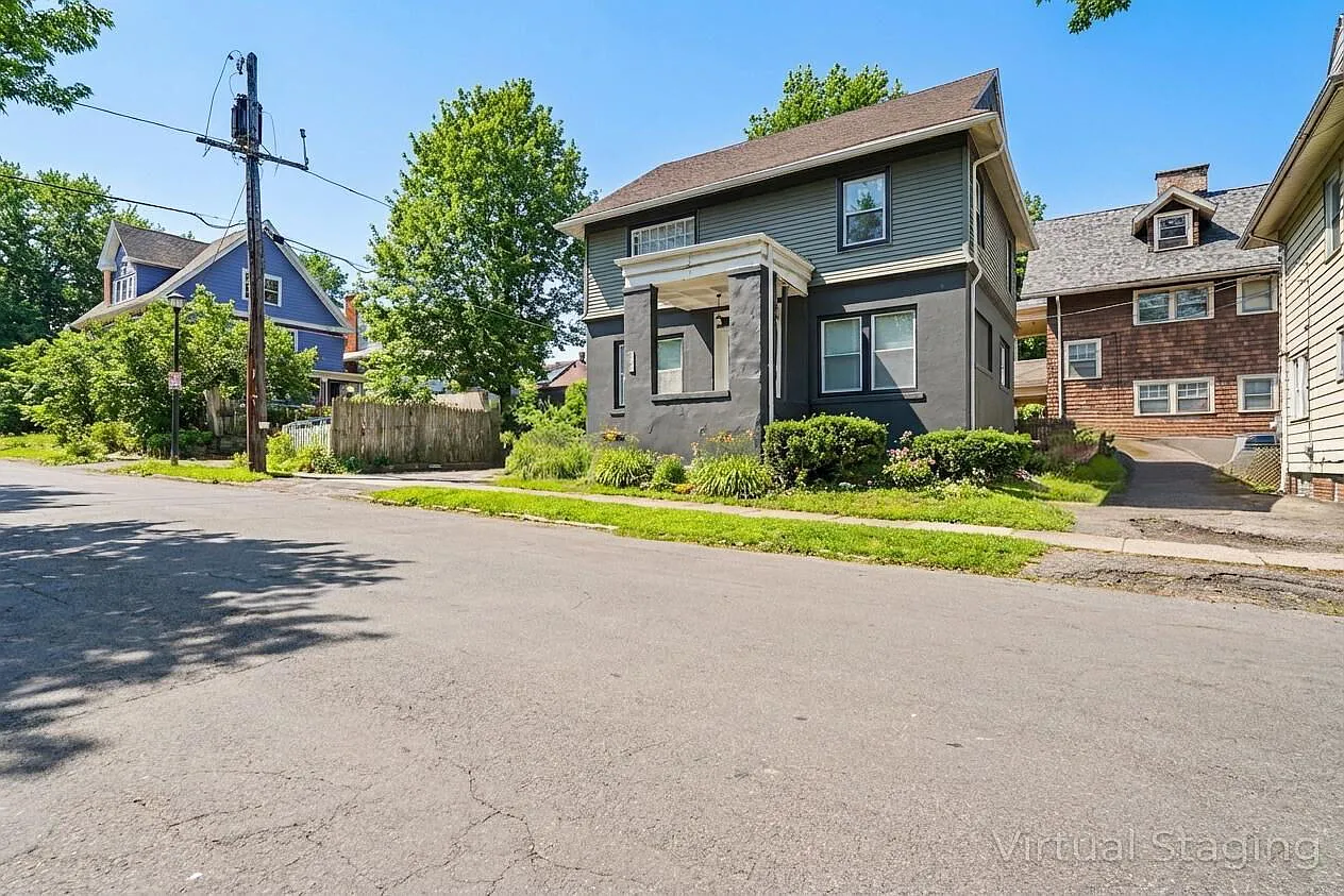 3 bed, 1400 sqft, $2,800 — Photo 1