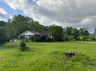 49 Dry Valley Rd, Rossville, GA 30741