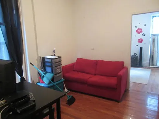 Rented by Mdrn Residential | media 7