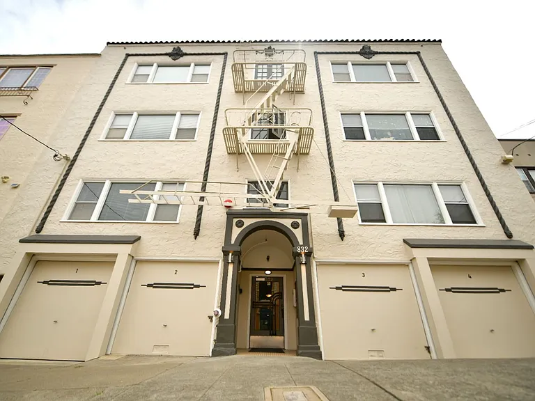 832 York St — Photo 1