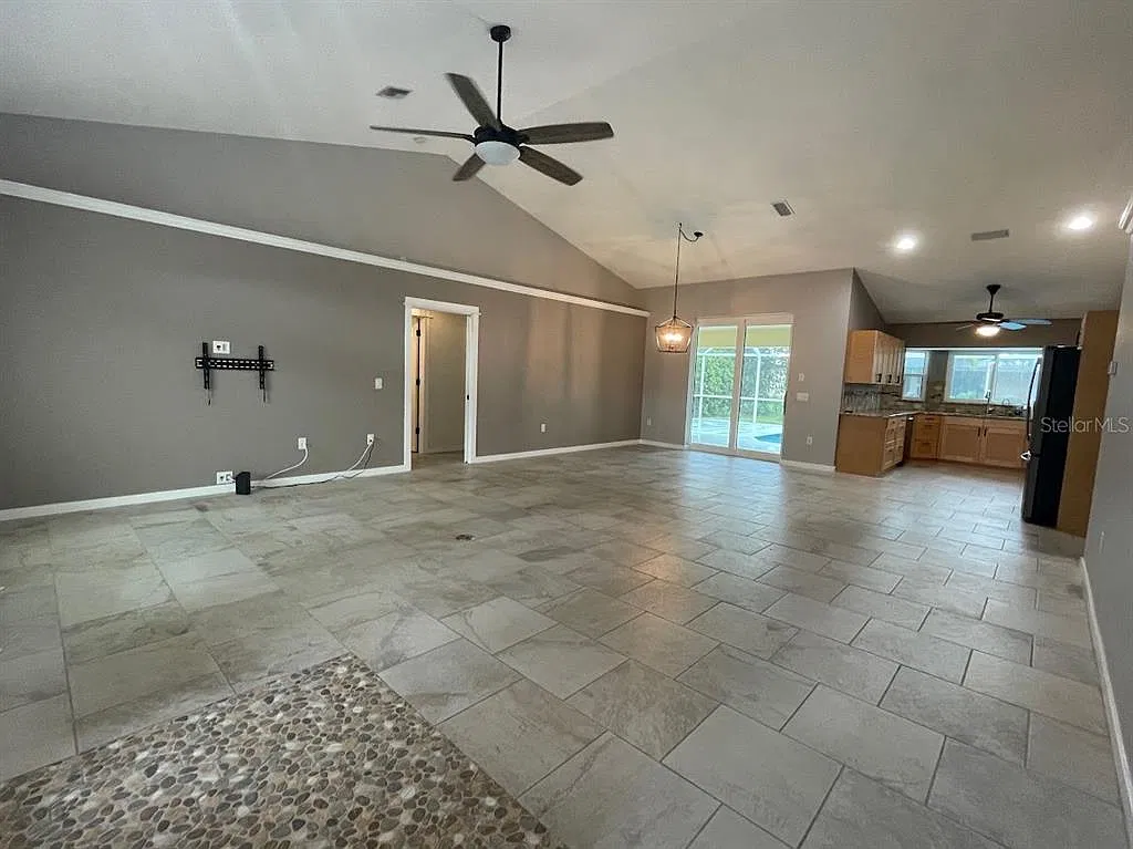 4 bed, 3.0 bath, 2078 sqft, $2,650 — Photo 3