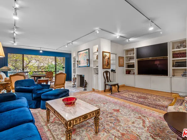 325 N Oakhurst Dr APT 300, Beverly Hills, CA 90210