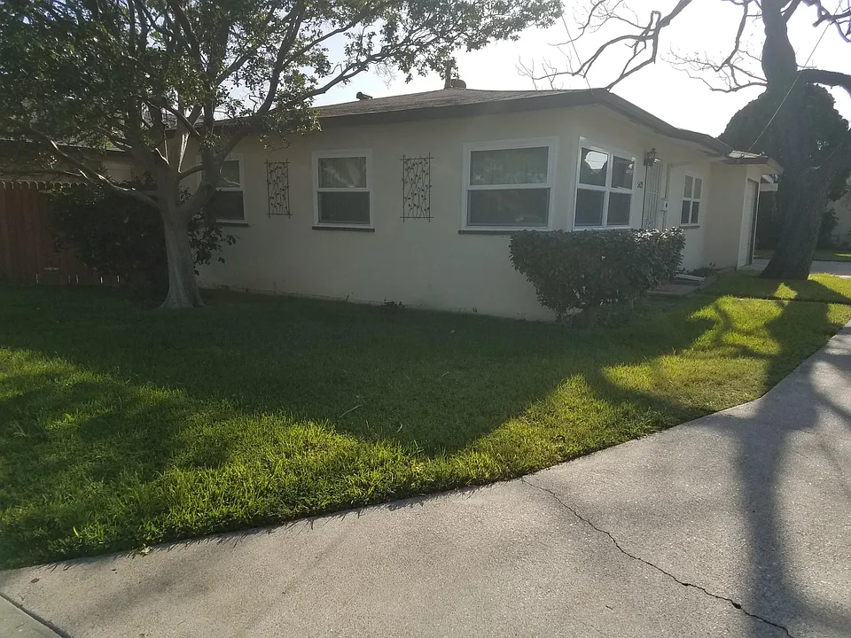 5621 Sultana Ave