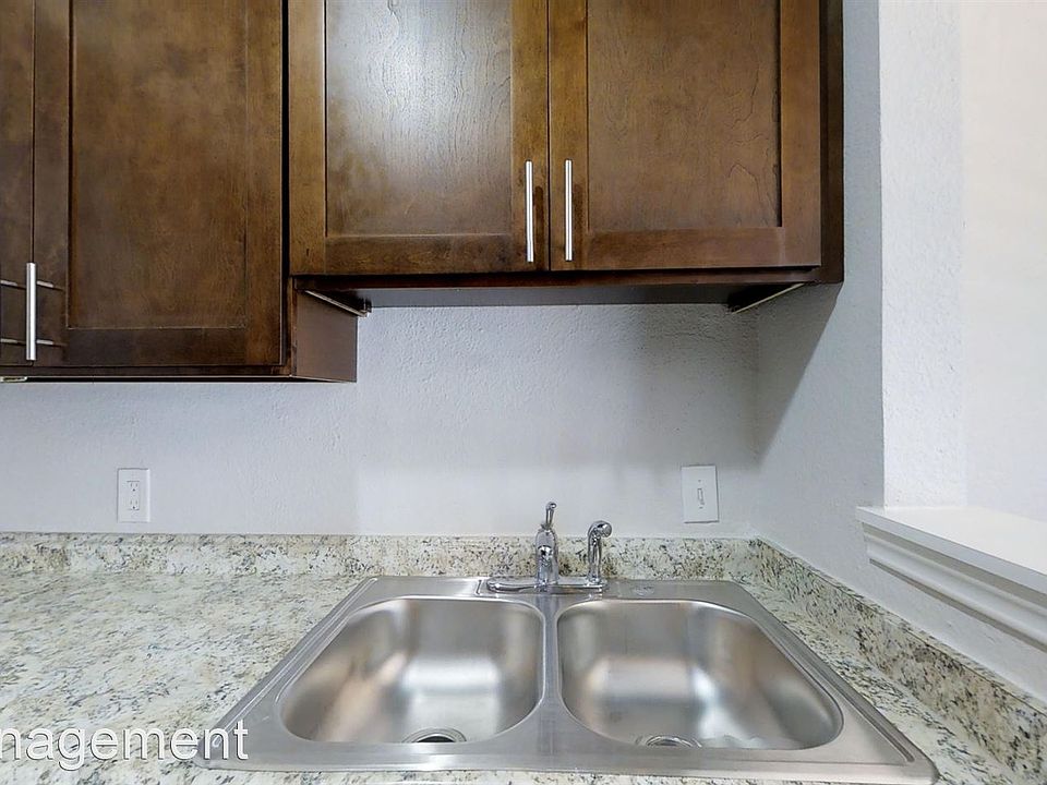 1st image of 5425 Gaston Ave APT 104