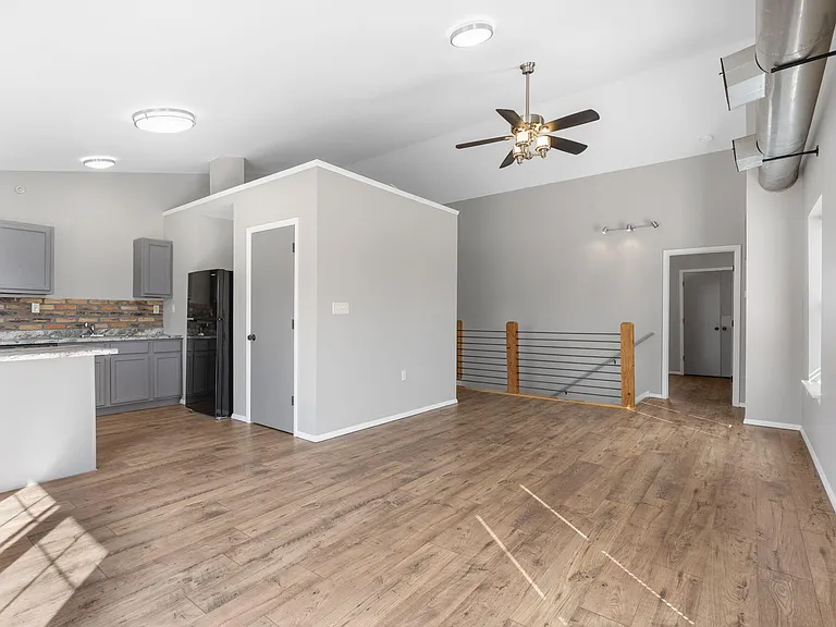 710 W Walnut St — Photo 9