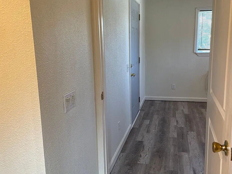 3486 Lakeshore Blvd #1 — Photo 6