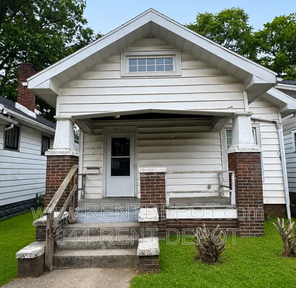 1021 Jefferson Ave — Photo 1