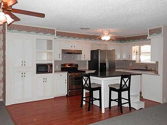 4th image of 860 Joanna Dr