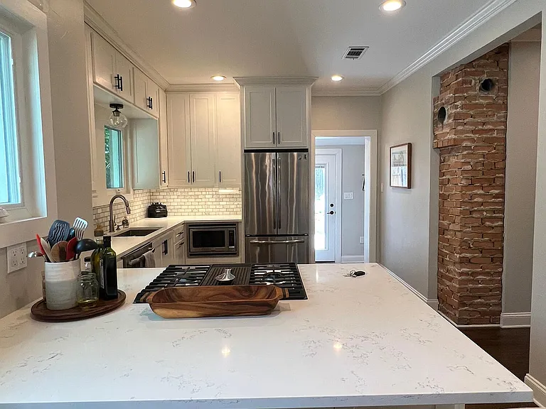 5743 Vanderbilt Ave — Photo 7