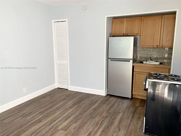 2nd image of 2315 Adams St #29A