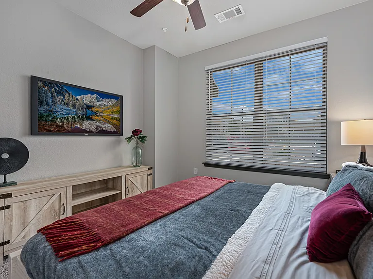 Ridge at Castle Rock Apartments — Photo 11