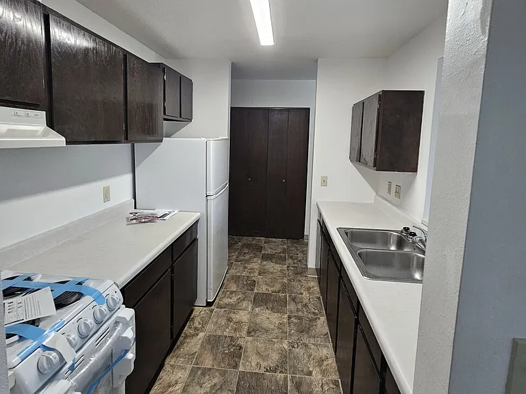 409 S Hudson Ave — Photo 1