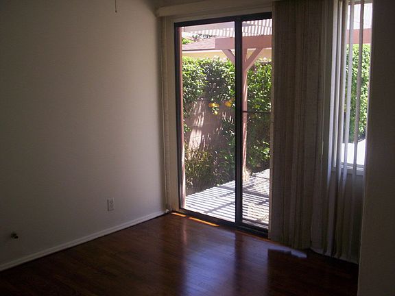 5th image of 4138 Nipomo Ave