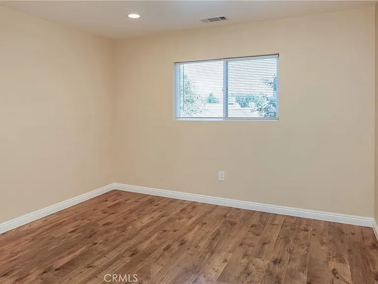 17134 Saticoy St — Photo 7