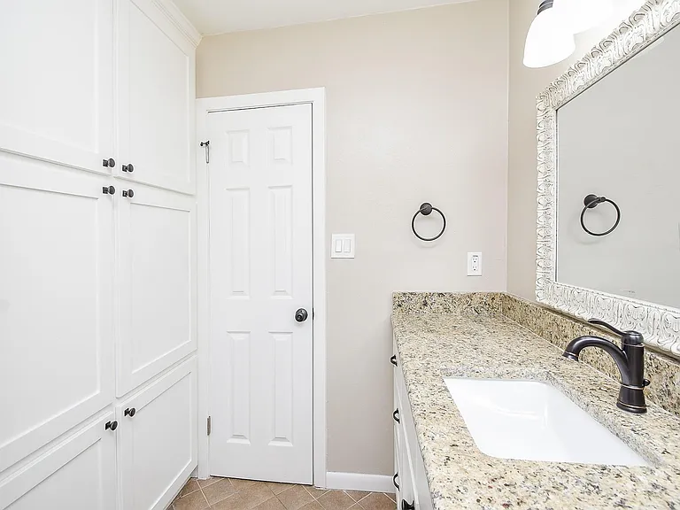 10030 Haddington Dr — Photo 17