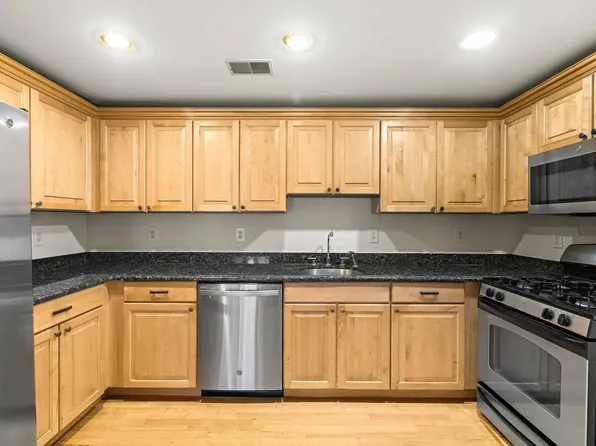 77 Jefferson Street image 10 of 28