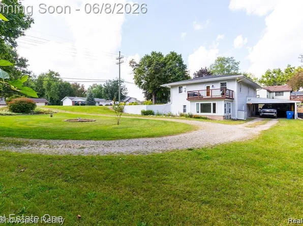 331 Lochaven Rd, Waterford, MI 48327