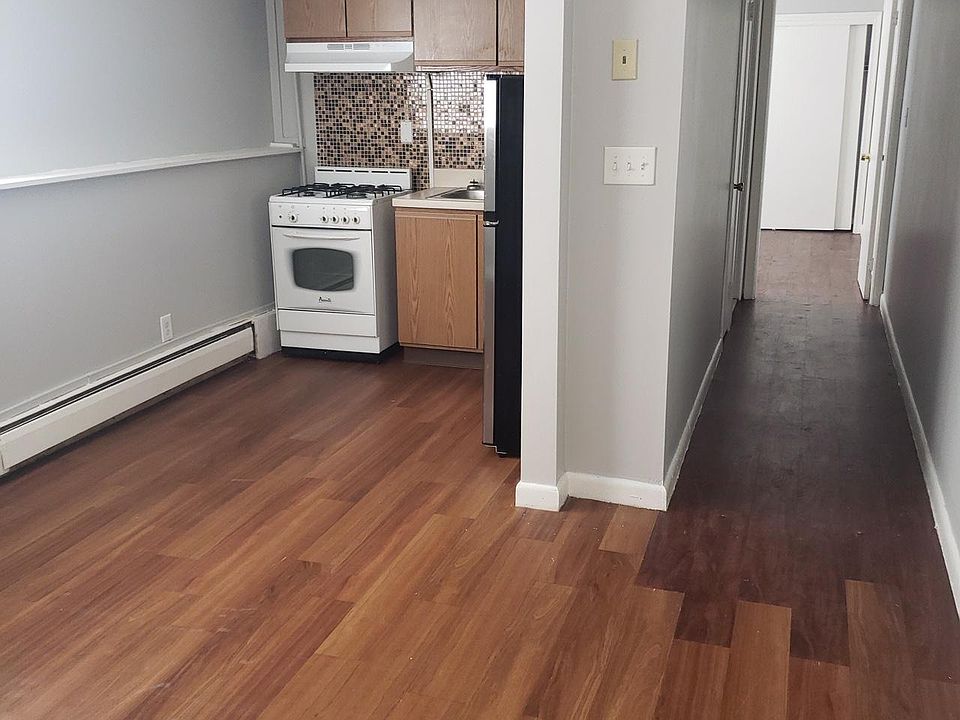 1st image of 27 Elam St #10