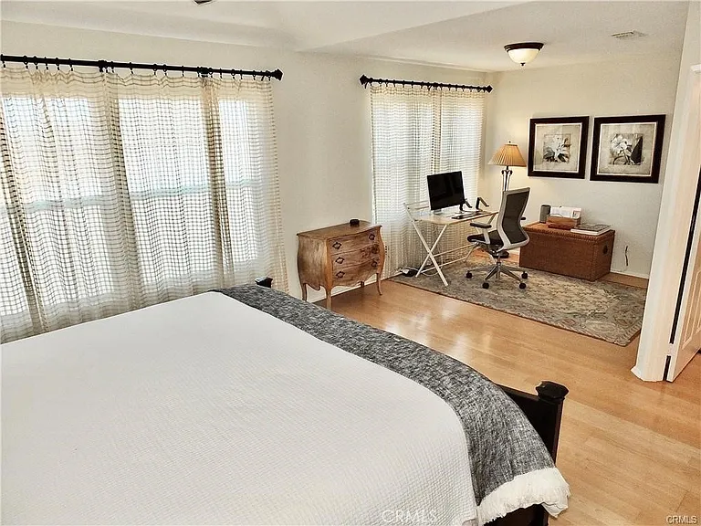 1566 Plymouth Ln — Photo 16