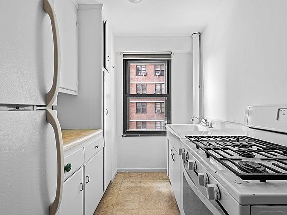 3rd image of 417 Grand St #E505