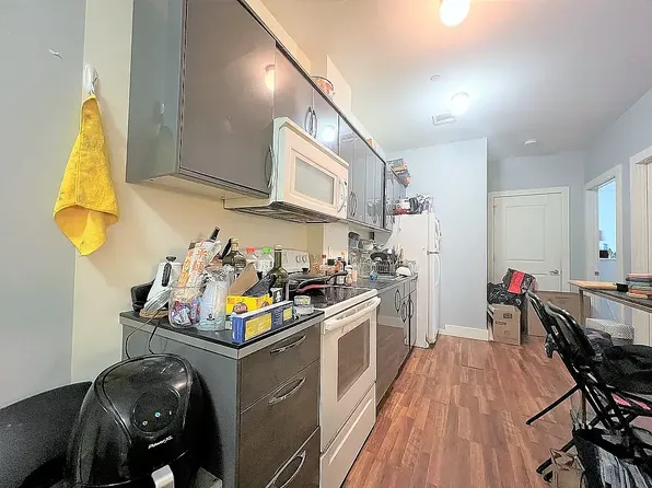 112 Emerson Place 1R image 2 of 12